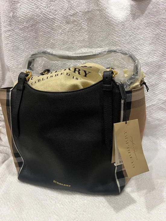 Burberry Black Leather Shoulder Bag with Beige Check Panels - Picture 14 of 15